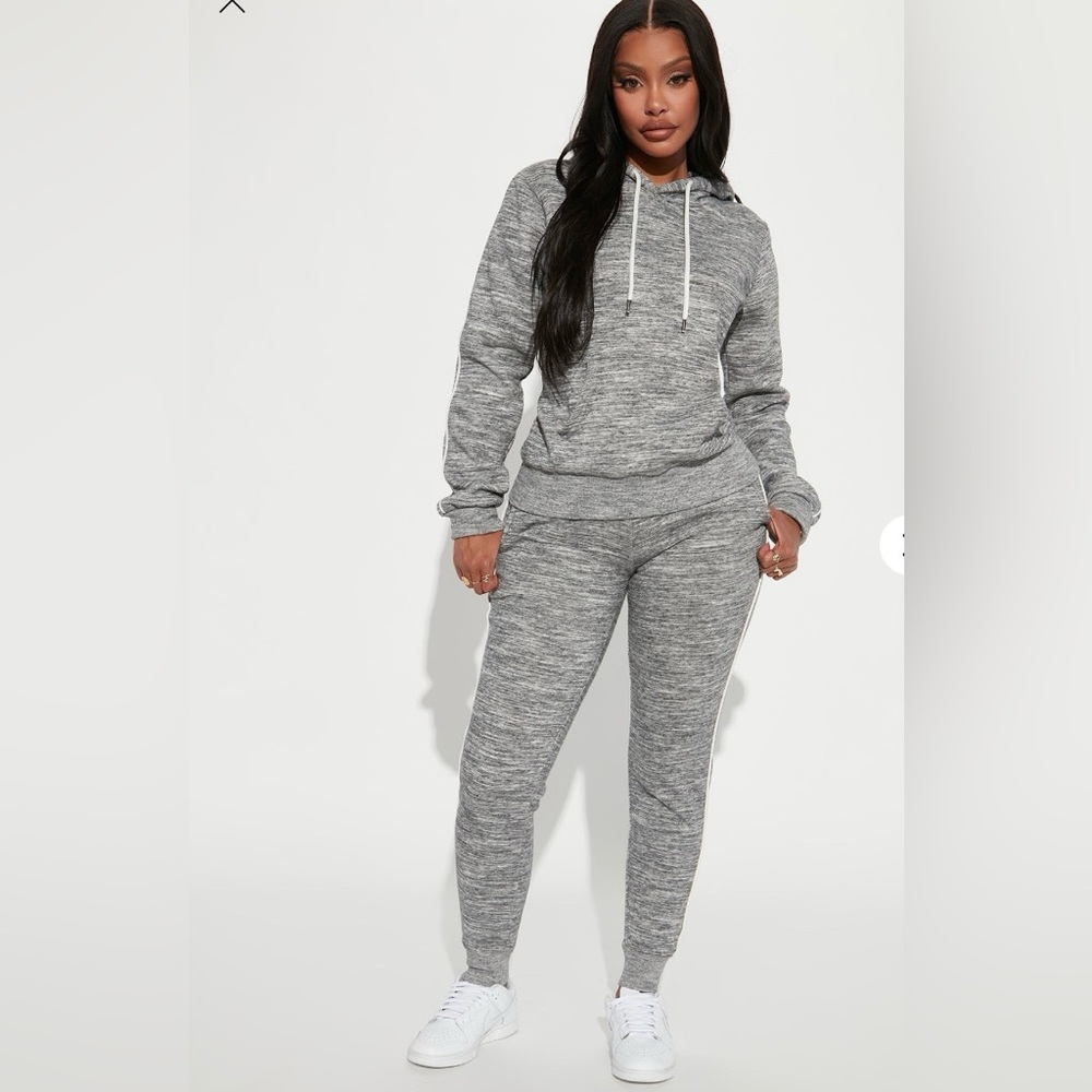 🩶 fashion nova — women’s ‘tennis and chill’ fleece joggers 🩶